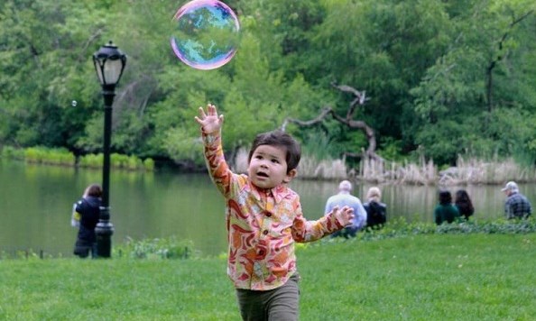 Những trò chơi tận dụng đồ vật trong nhà bạn dễ dàng làm cho con